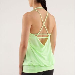 𝅺LULULEMON Flow and Go tank size 4 like new